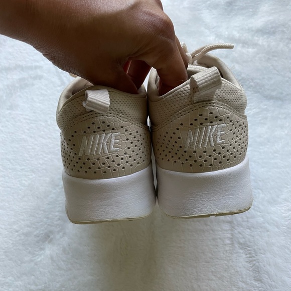 Nike
WMNS Air Max Thea Oatmeal/sail-white - Picture 5 of 8